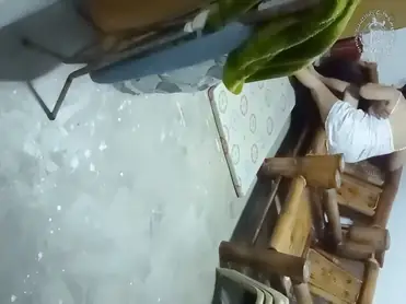Aksi Bersetubuh di Atas Kursi Bambu Halaman